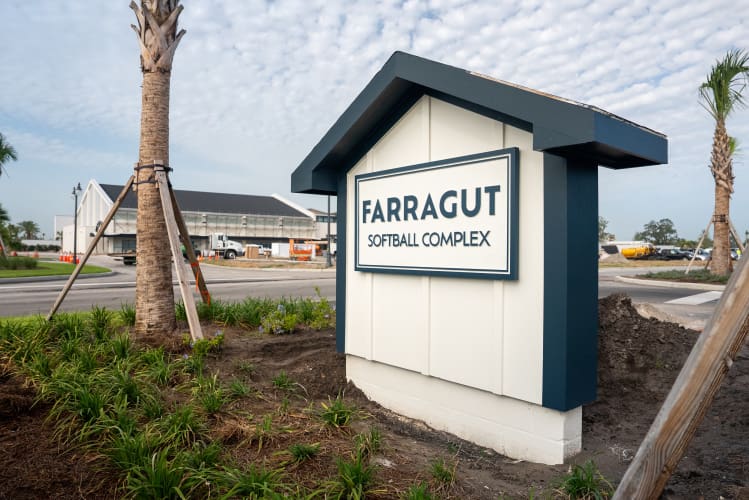 eastport-farragut-softball-sign-install-11