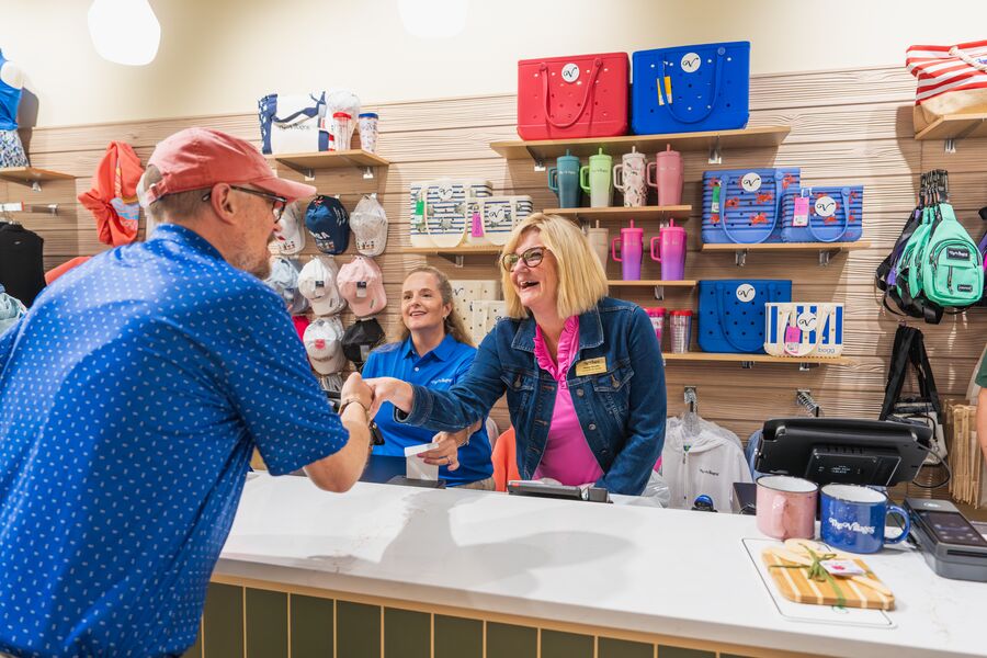 Gallery-eastport-new-businesses-the-logo-store-ribbon-cutting-16