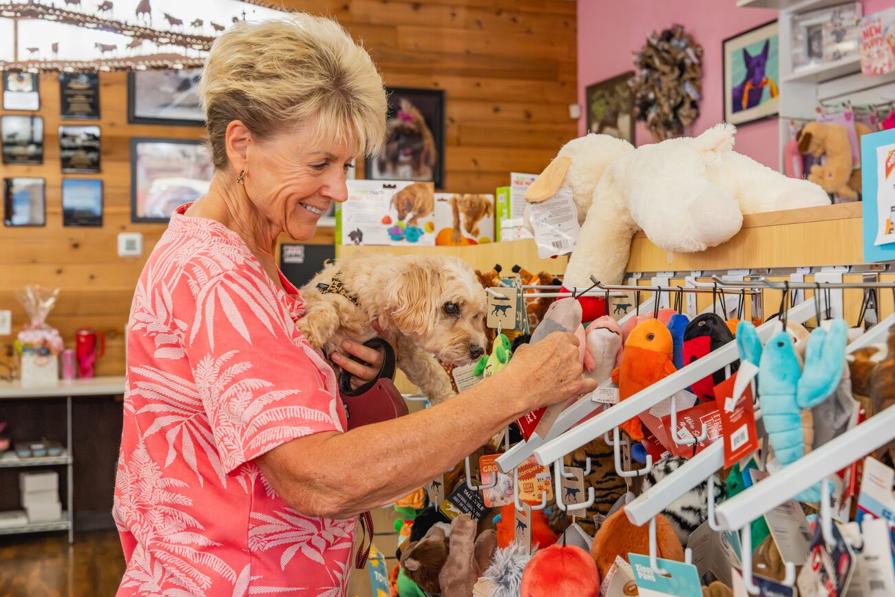 brownwood-shopping-and-dining-woof-gang